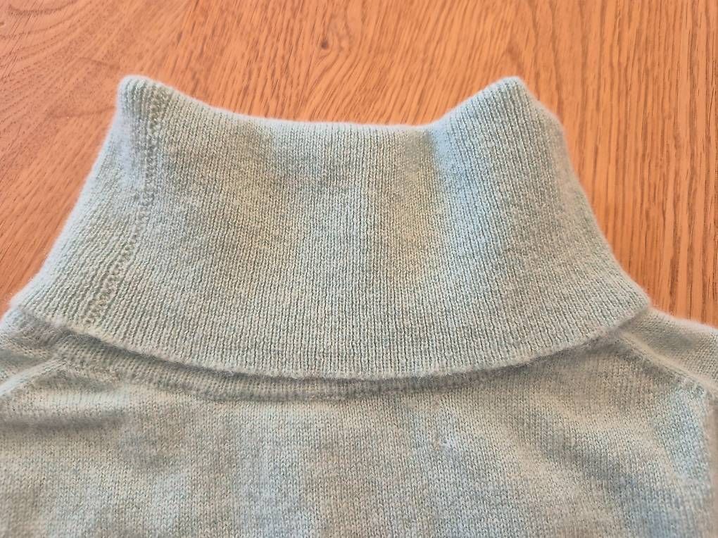 Maglioni & Felpe: Cashmere Pullover | Gr. M | helles türkis/grün  – Usato da Balgach venduto da KaorinNoire 2