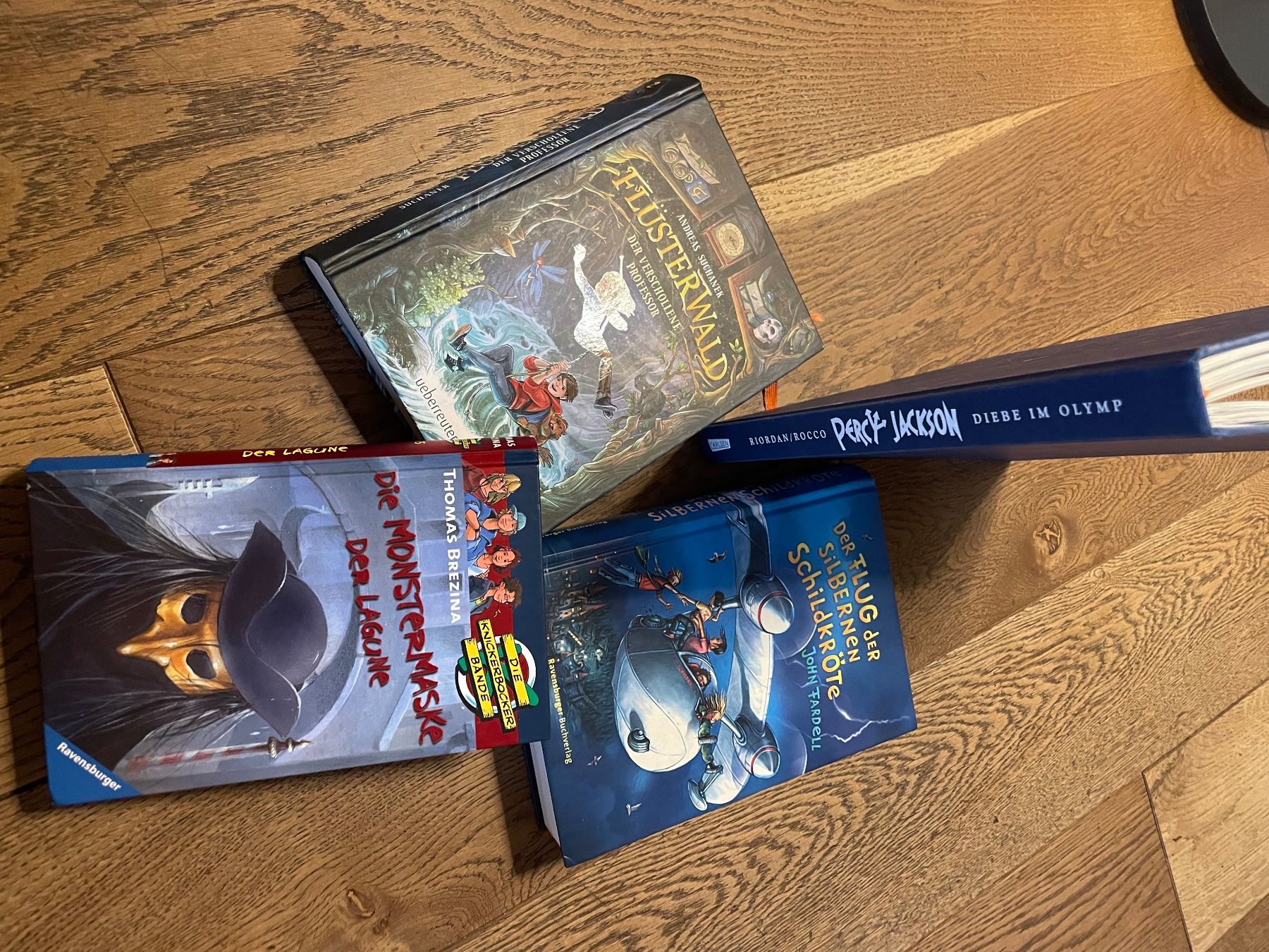 Libri: 4 Jugendbücher: Flüsterwald, Knickerbocker, Percy Jackson – Usato da Winterthur venduto da tho_7g8h 1
