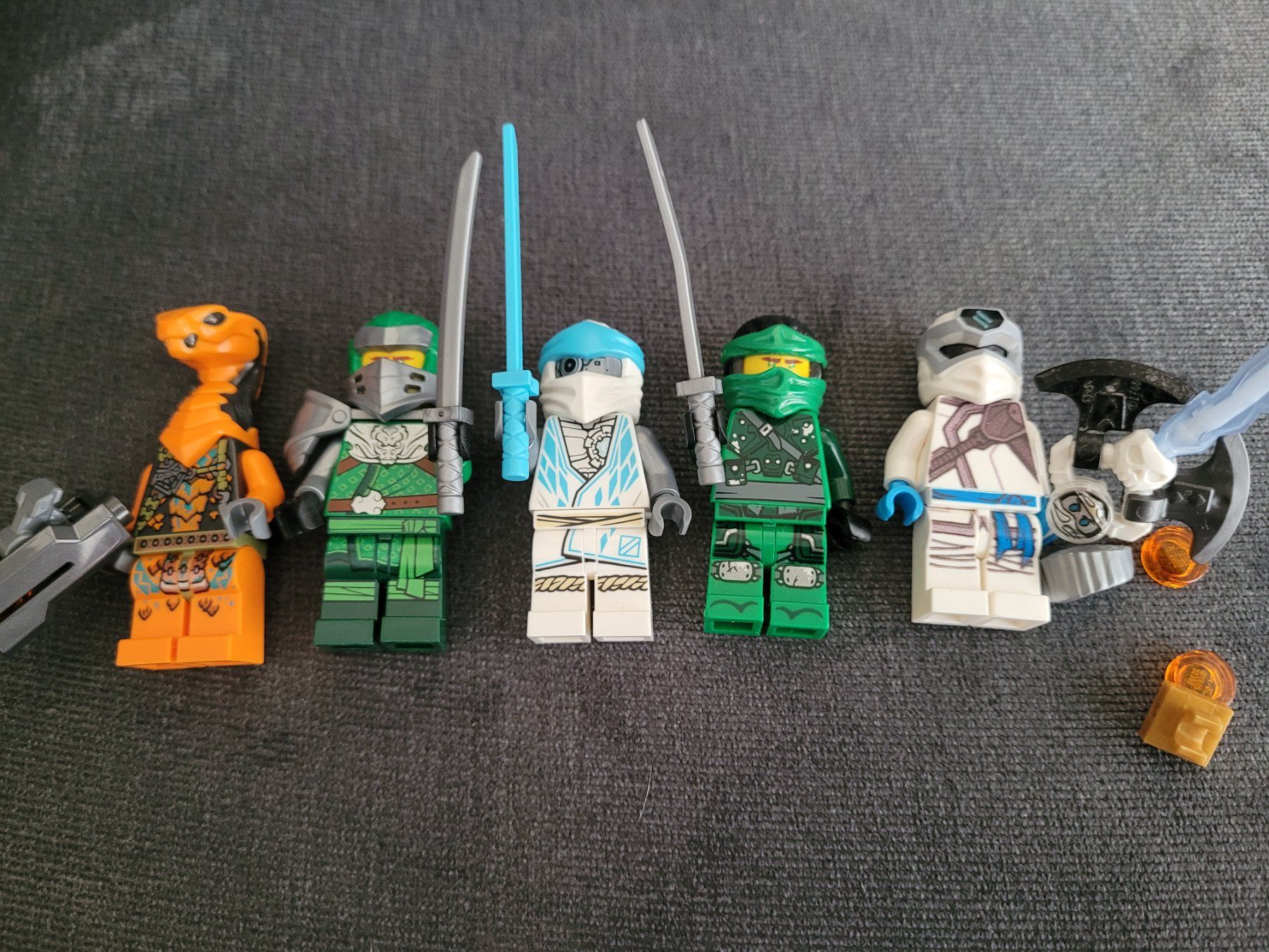 Lego Baukästen: 5 Minifigures Lego Ninjago mit zuberhör – Gebraucht aus La Tour-de-Peilz von estelle69 1
