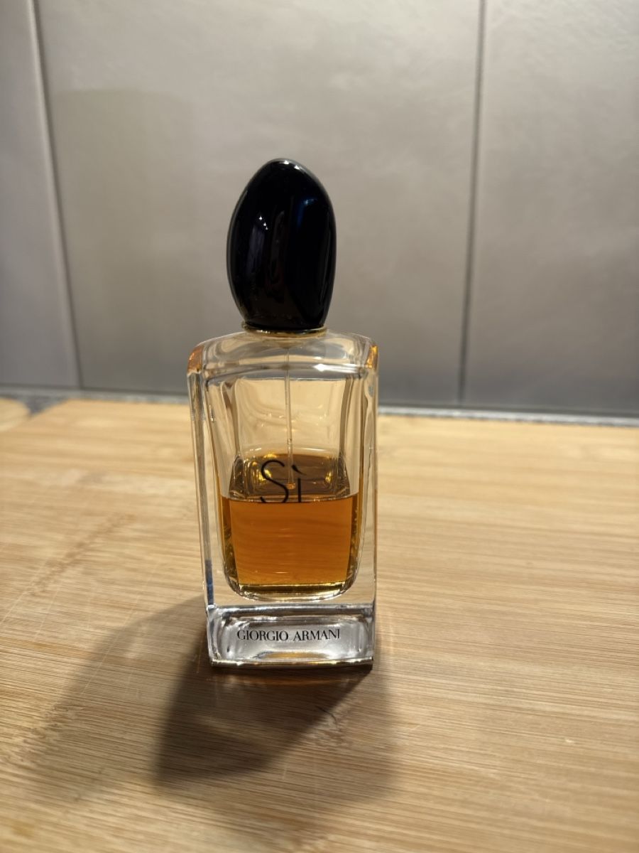 Armani Parfum & Eau de Toilette: Giorgio Armani Si Eau de Parfum 100ml gebraucht – Gebraucht aus Interlaken von Jessicaamacher24