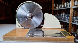 Tassenhaus Alles-Schneider Brotschneidemaschine. Antik.