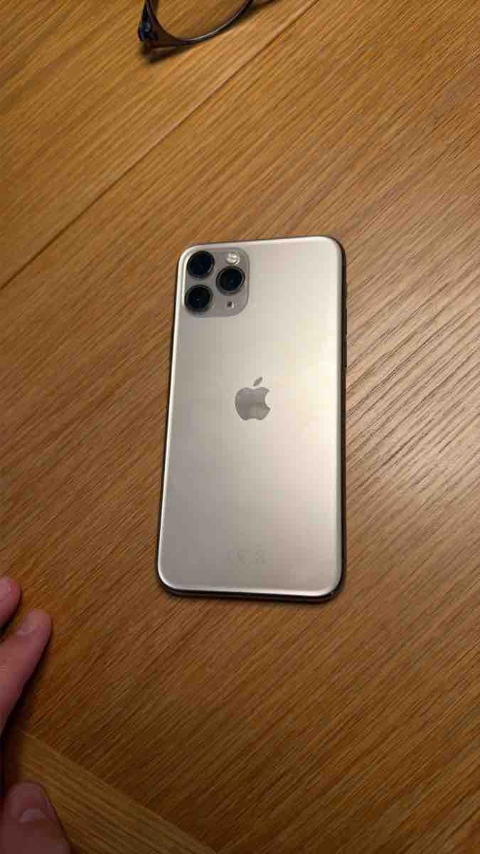 Apple Handys / Smartphones: iPhone 11 pro 64gb – Neu (gemäss Beschreibung) aus Zürich von parrrra 1