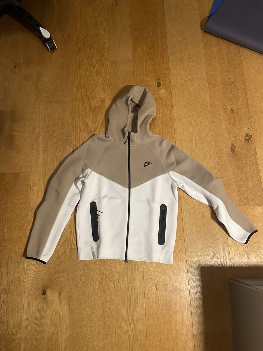 Nike Giacche: Nike TechFleece – Nuovo (secondo la descrizione) da Leukerbad venduto da the_qh7v 1