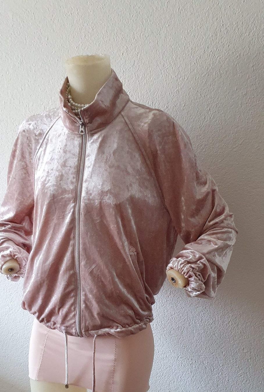 H&M Giacche: Divided Samtjacke/Bluson gr44 – Usato da Niederbipp venduto da fashionfuchs 4