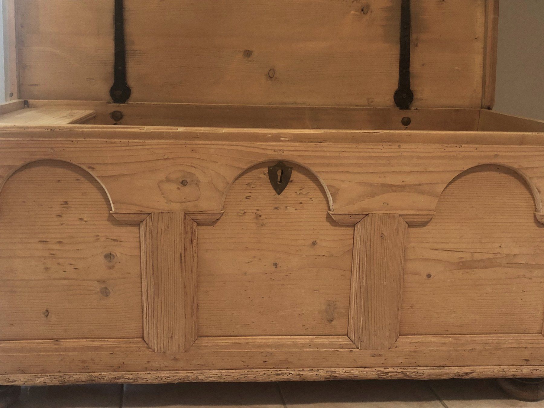 Truhen: Antike Holztruhe – Gebraucht aus Lommiswil von canoga 5