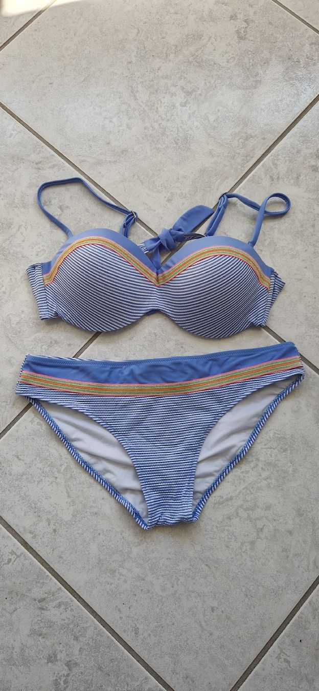 Costumi da bagno & Bikini: Bügel-Bikini in Grösse 44 – Usato da Wiesendangen venduto da Stregolina