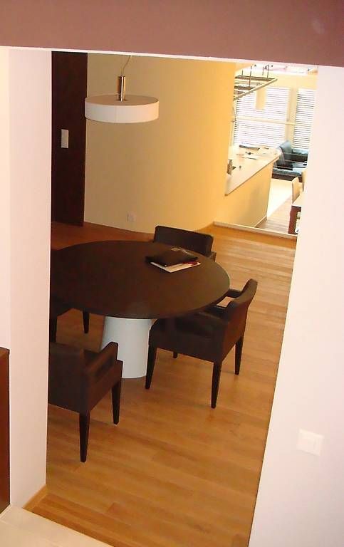Tischset: La table ronde et 4 chaises – Gebraucht aus Nyon von leo_dhs6 2