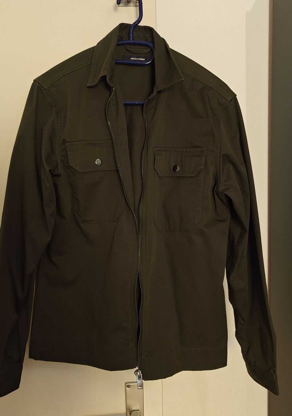 Jack & Jones Jacken: Jack & Jones Olive Green Zip-Up Jacket, Size Small – Neu (gemäss Beschreibung) aus Carouge GE von Andelie
