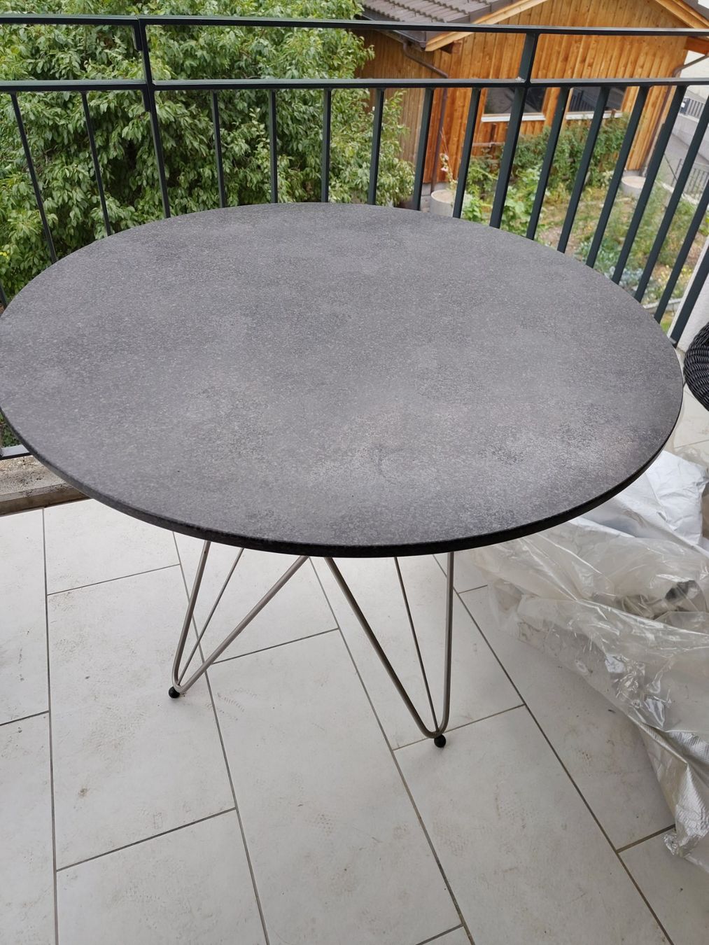 Set di tavolo e panche: Garten Tisch und 4 Stühle – Usato da Fläsch venduto da Nicjan 1