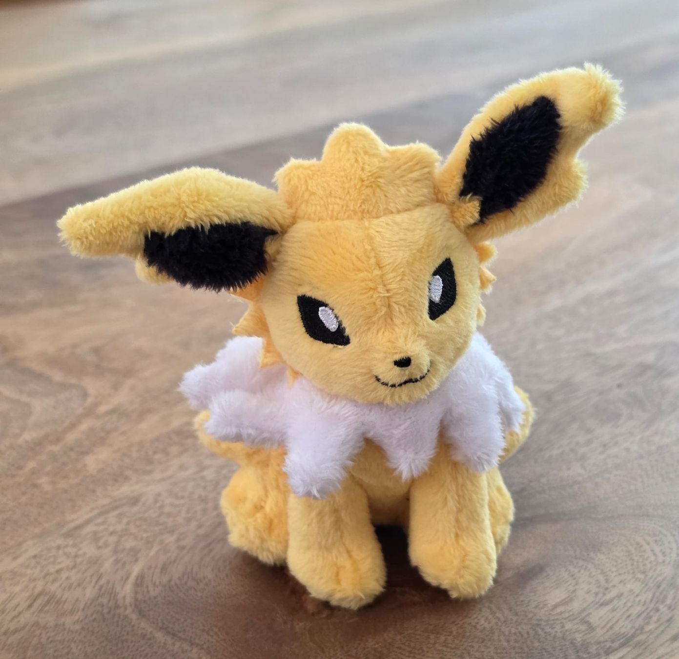 Pokémon Giocattoli: Pokemon Jolteon Plüschtier Anhänger – Nuovo (secondo la descrizione) da Rheinsulz venduto da Dred