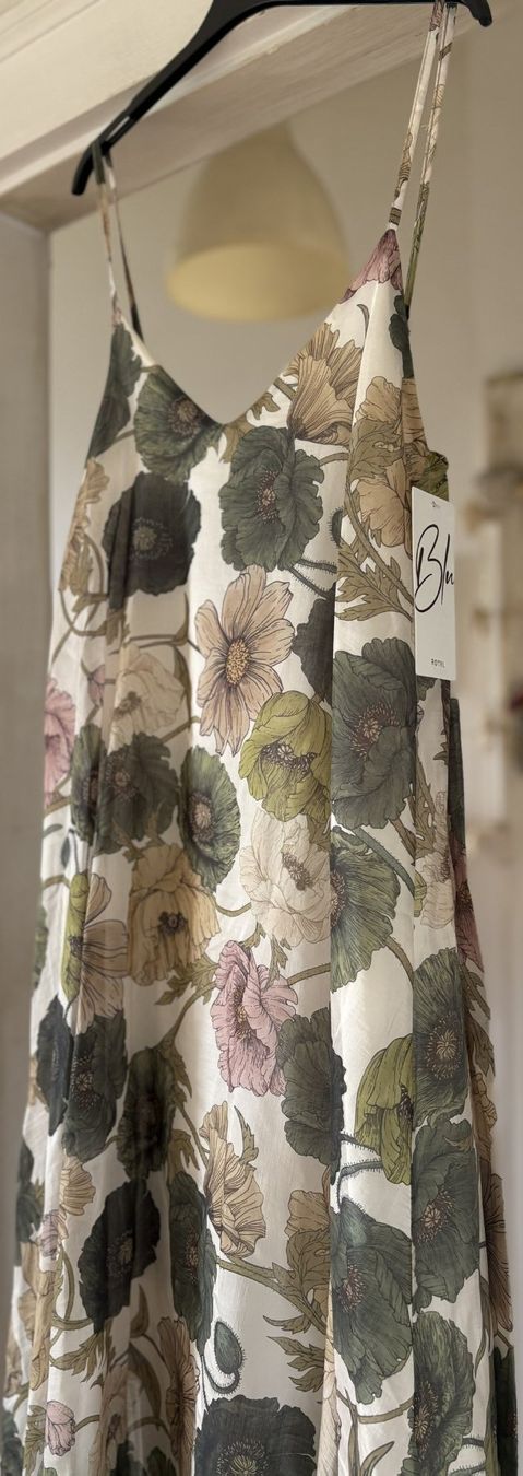Robes: ROBE!! M SOLDES DE FIN DE SAISON – Neuf avec emballage d'origine à Locarno par NicoNion 1