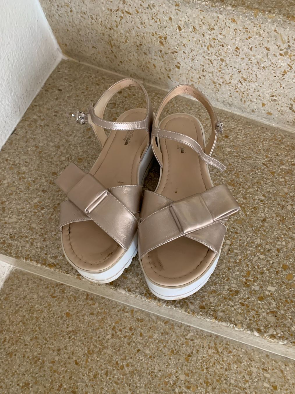 Scarpe da donna: Sandales NeroGiardini plateforme dorées état correct – Usato da Glion venduto da egi_wqj7
