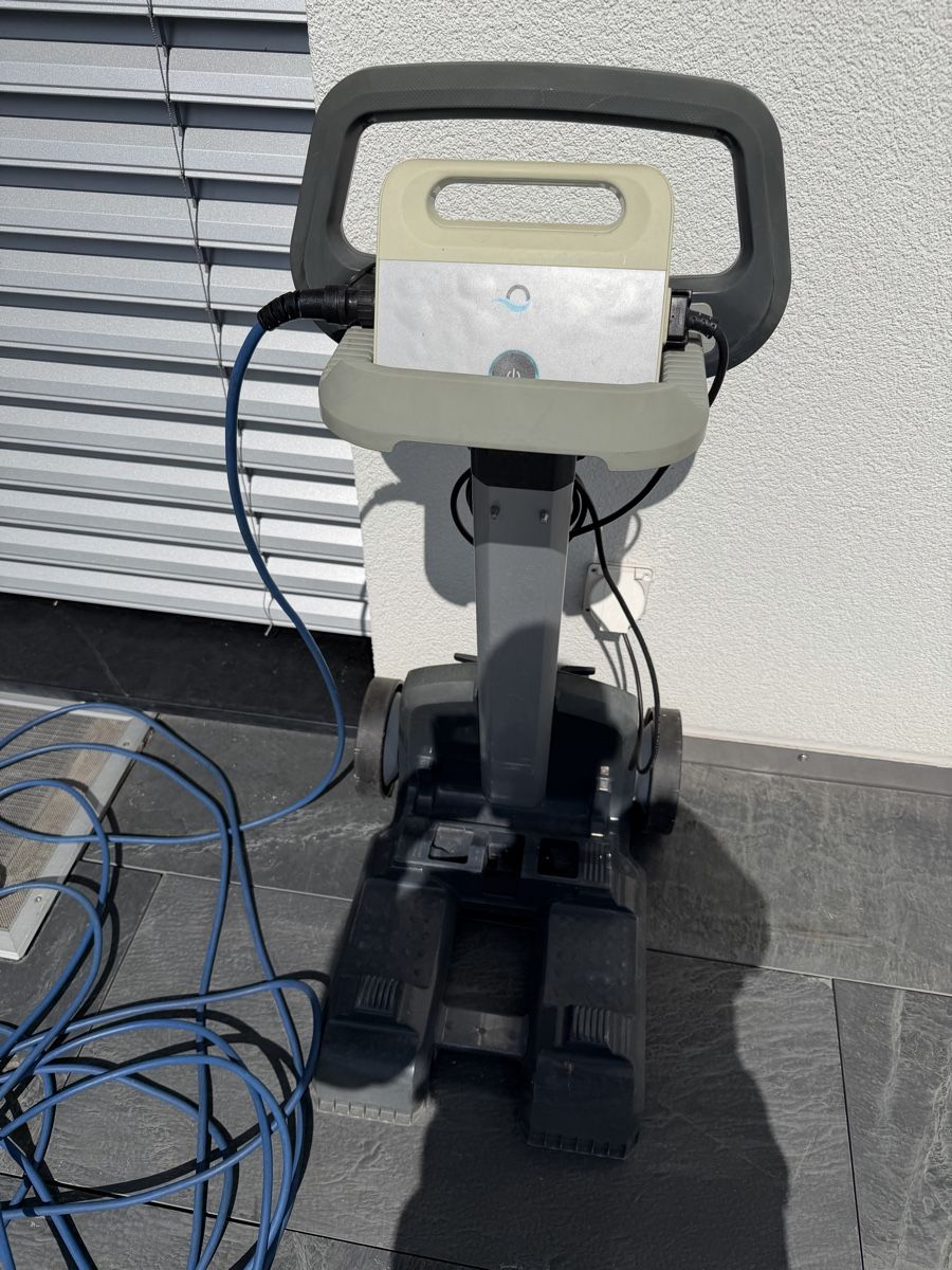 Dolphin Accessoires de piscine: Poolroboter Dolphin S 200 – D'occasion à Köniz par geiserbettina 1