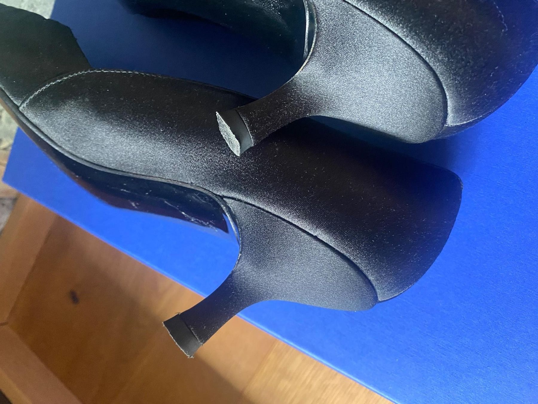Stuart Weitzman Scarpe da donna: Stuart Weitzman Pumps Black Satin EL15664. Taille 37 – Usato da Gümligen venduto da Xochitl 7