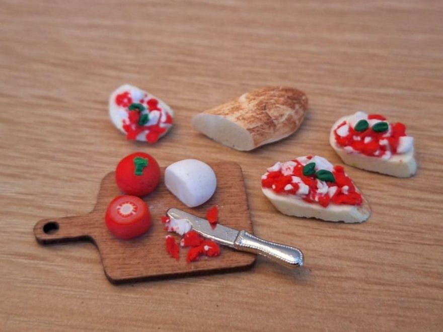 Case e mobili per bambole: Handmade Bruschetta Set – Nuovo (secondo la descrizione) da Zürich venduto da HandmadeTinyFood