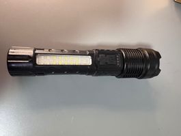 Taschenlampe LED mit Zusatzlicht guter Zustand