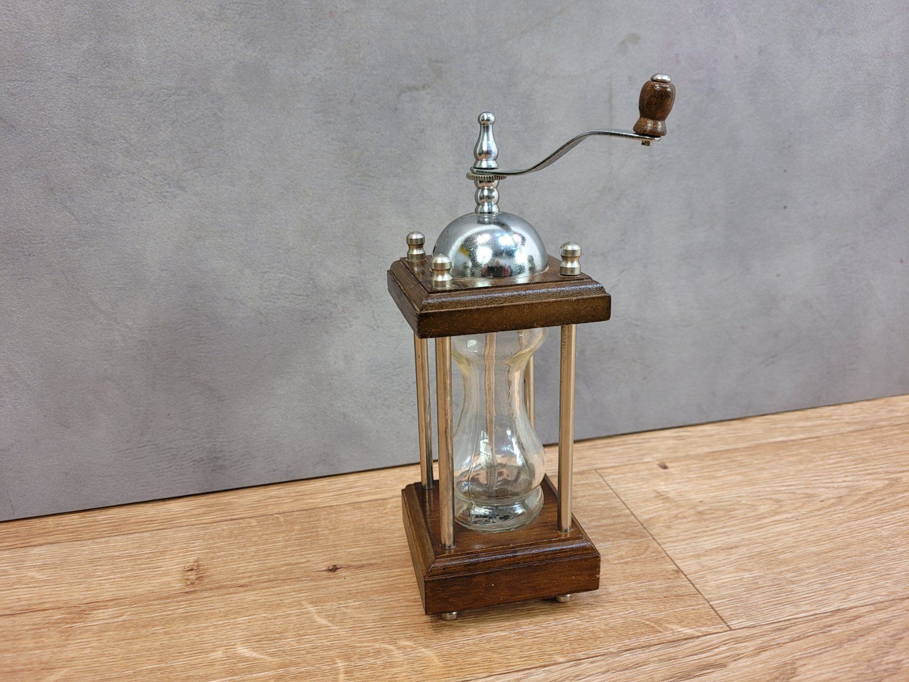 Küchengeräte: Pfeffermühle Sanduhr – Gebraucht aus Bern von MiaST