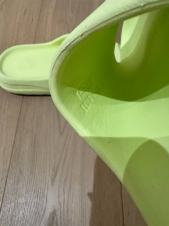 Scarpe da uomo: Yeezy Slides, size 8 & 11 – Usato da St. Gallen venduto da jjjjup 3