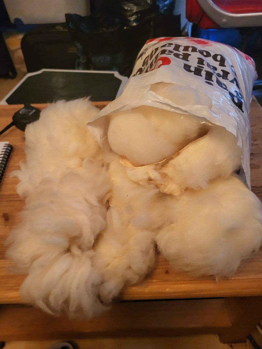 Tessuti: Grosser Sack mit Fell- und Lederresten, ca. 6 kg – Usato da Guggisberg venduto da Aegertenlehn 5