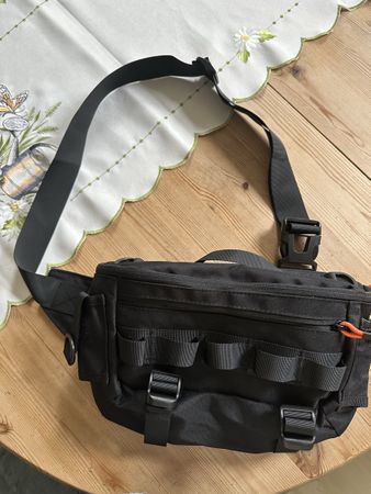 Schwarze Bauchtasche / Gürteltasche, neuwertig, Top Zustand