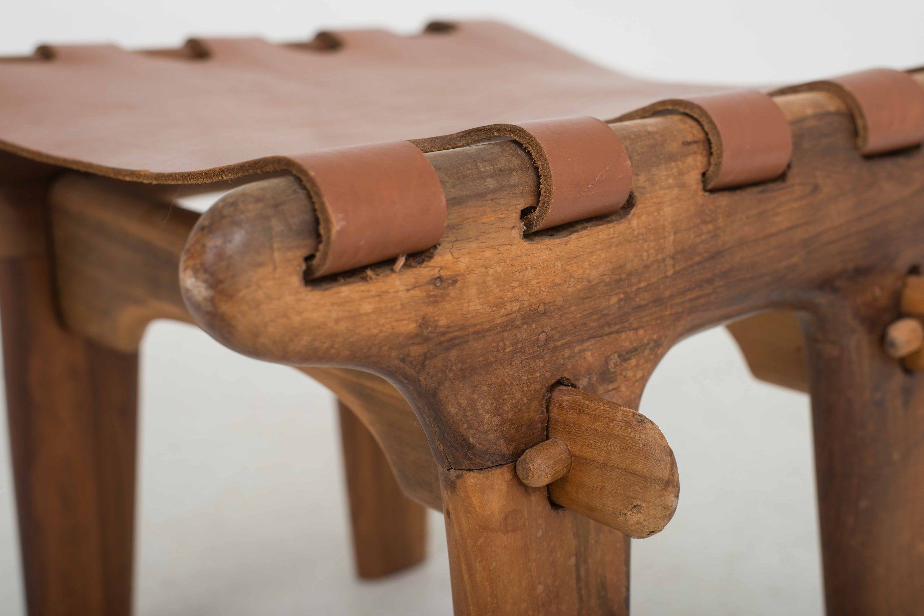 Sgabelli: Muebles de Estilo Hocker von Angel Pazmino – Usato da Zürich venduto da STUZH38 7