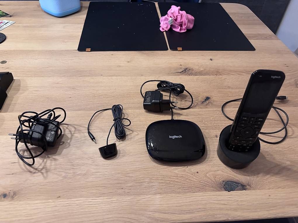 Telecomandi: Logitech Harmony Touch Universalfernbedienung – Usato da Stäfa venduto da beni_neuhaus 3