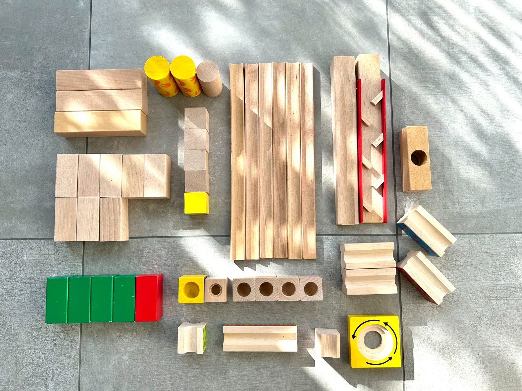 Giocattoli: Kugelbahnteile aus Holz – Usato da Corminboeuf venduto da Ld6NVToZQe