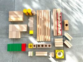 Kugelbahnteile aus Holz