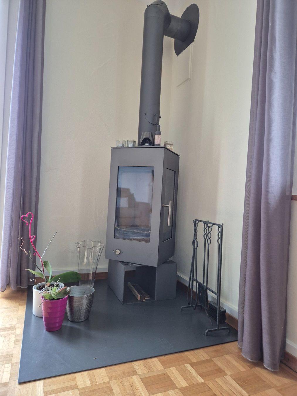 Stufe caminetto: Cheminée design moderne avec vitre – Usato da Chardonne venduto da Flyingpigs 1