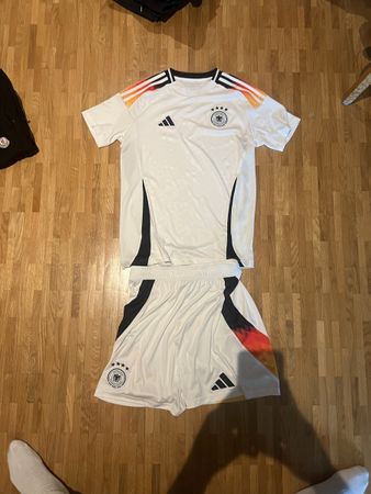 Adidas Ensemble Foot Allemagne 2024 Taille M comme neuf!