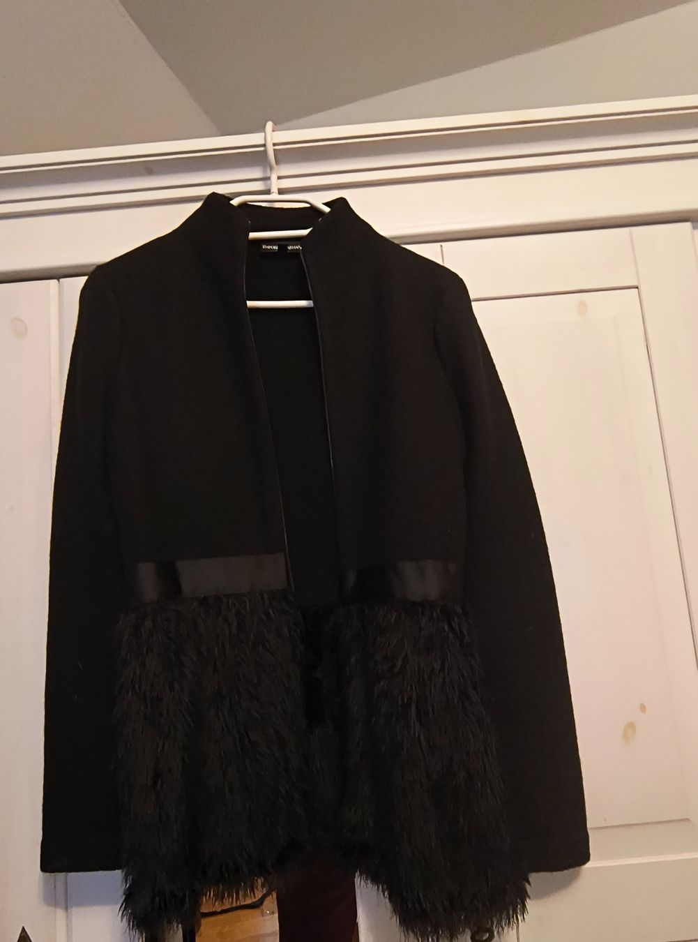 Armani Giacche: Wunderschöne Armani Jacke , Schwarz, Grösse 38 IT, 34 CH – Usato da Thalwil venduto da ralucoantza 1