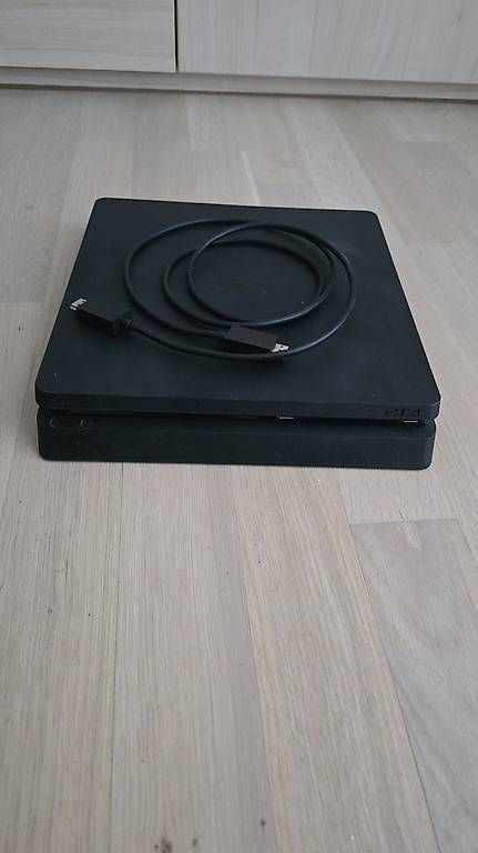 Console: Ps4 Slim – Usato da Uster venduto da Batur.C 2