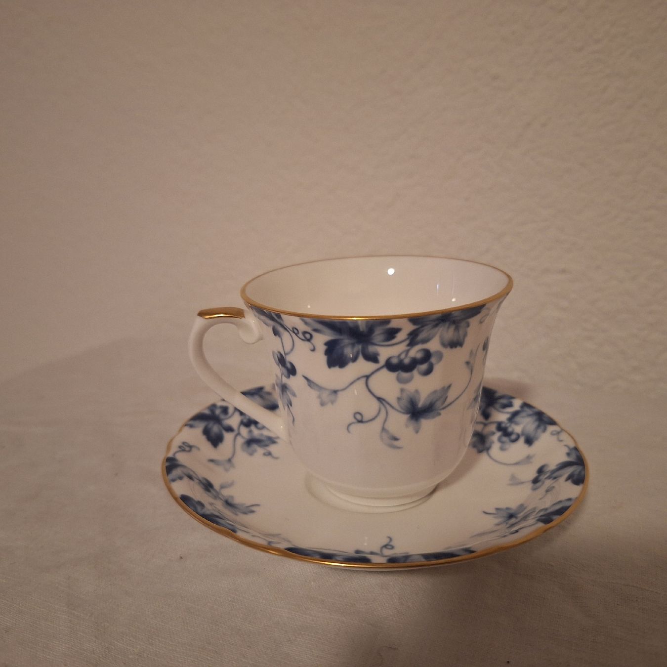 Tazze: Versand möglich. Tasse blaues Weinlaub – Usato da Winterthur venduto da Goldpipau 2