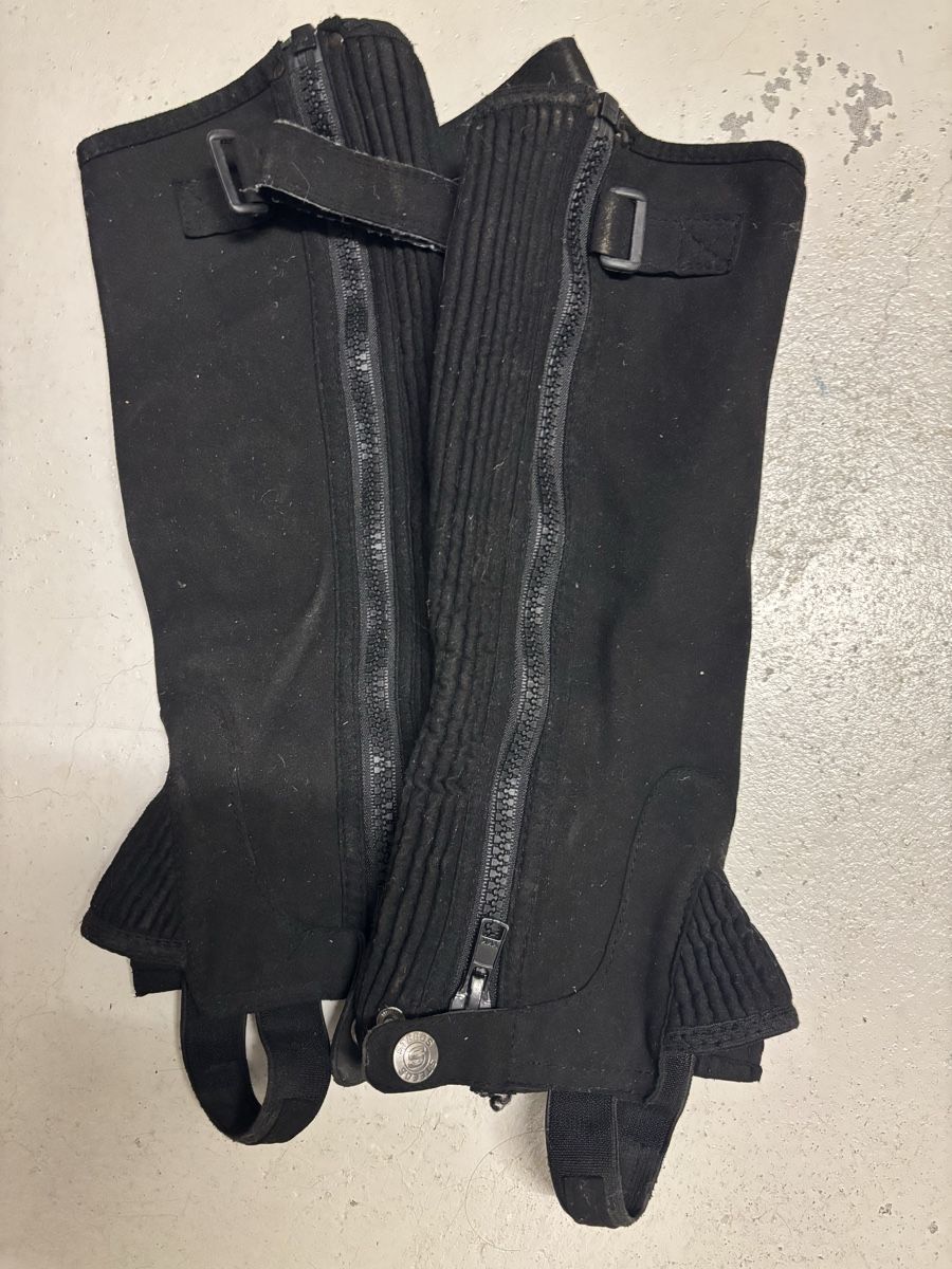 Jambières & Bandages: Chaps schwarz Gr. S – D'occasion à Biel-Benken BL par Bergerr