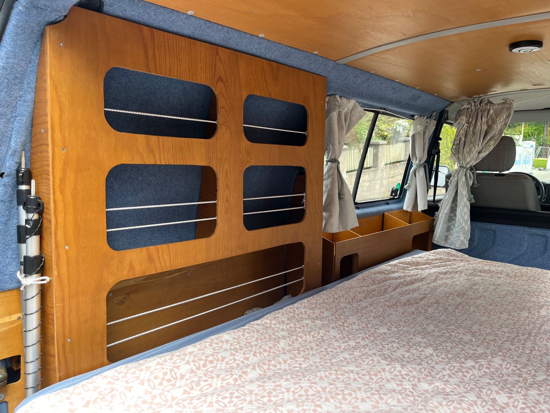 Camping Fahrzeuge: VWT4 zum Camper umgebaut – Gebraucht aus Winterthur von Miriri 5