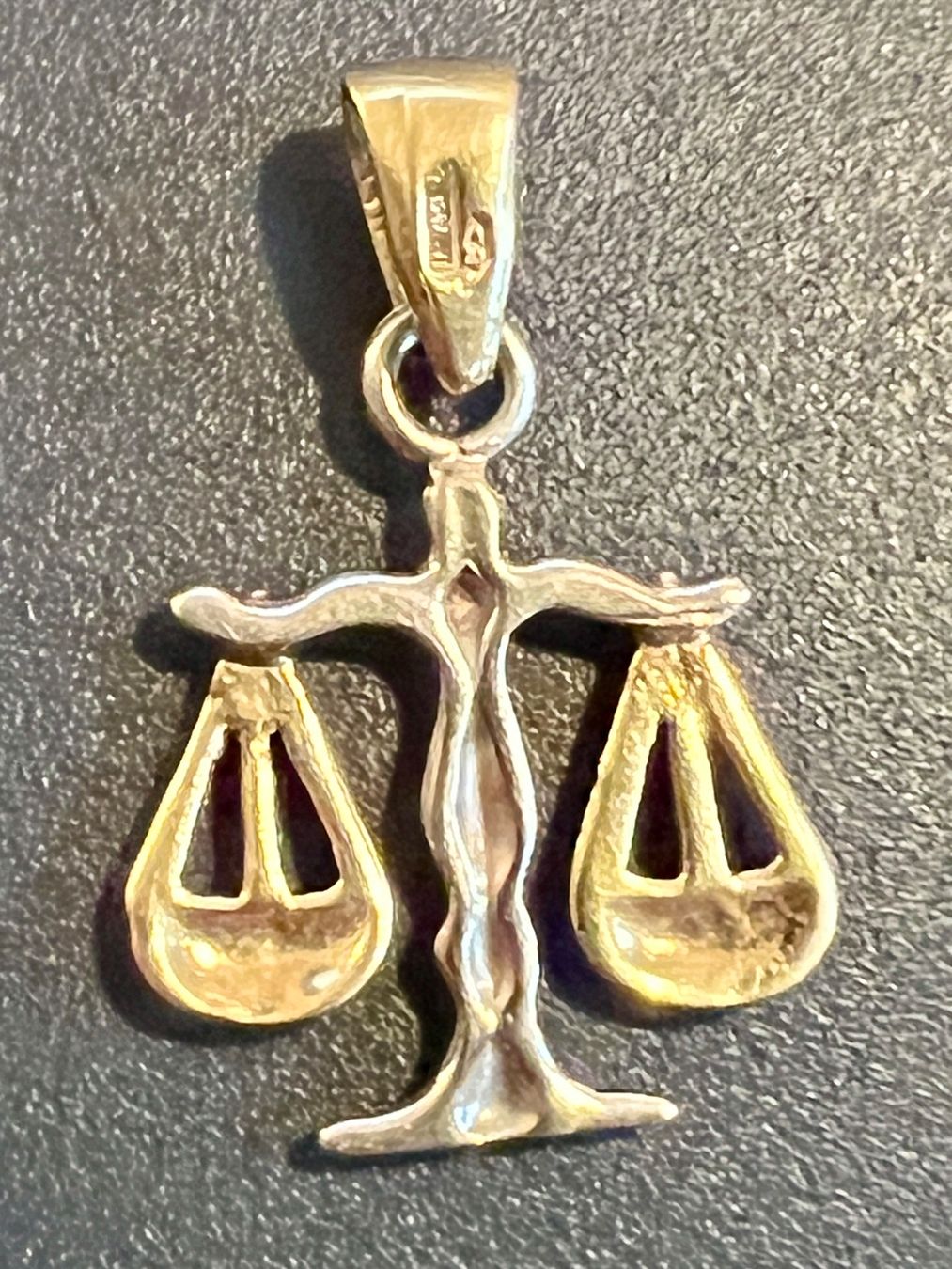 Ciondoli: Gold-Anhänger 18K Waage – Usato da Chur venduto da Penting1935 2