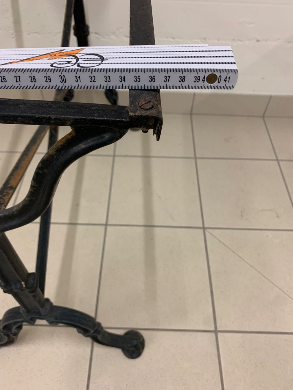 Altri mobili: Pieds de table en fonte. – Usato da Vessy venduto da Panpan2 6