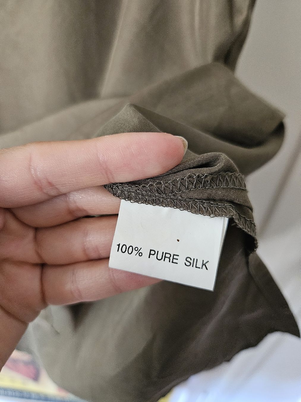 Top: Vintage 100% Pure Seide, Seidentop olive DeVille – Usato da Zürich venduto da Mme.Sora 2