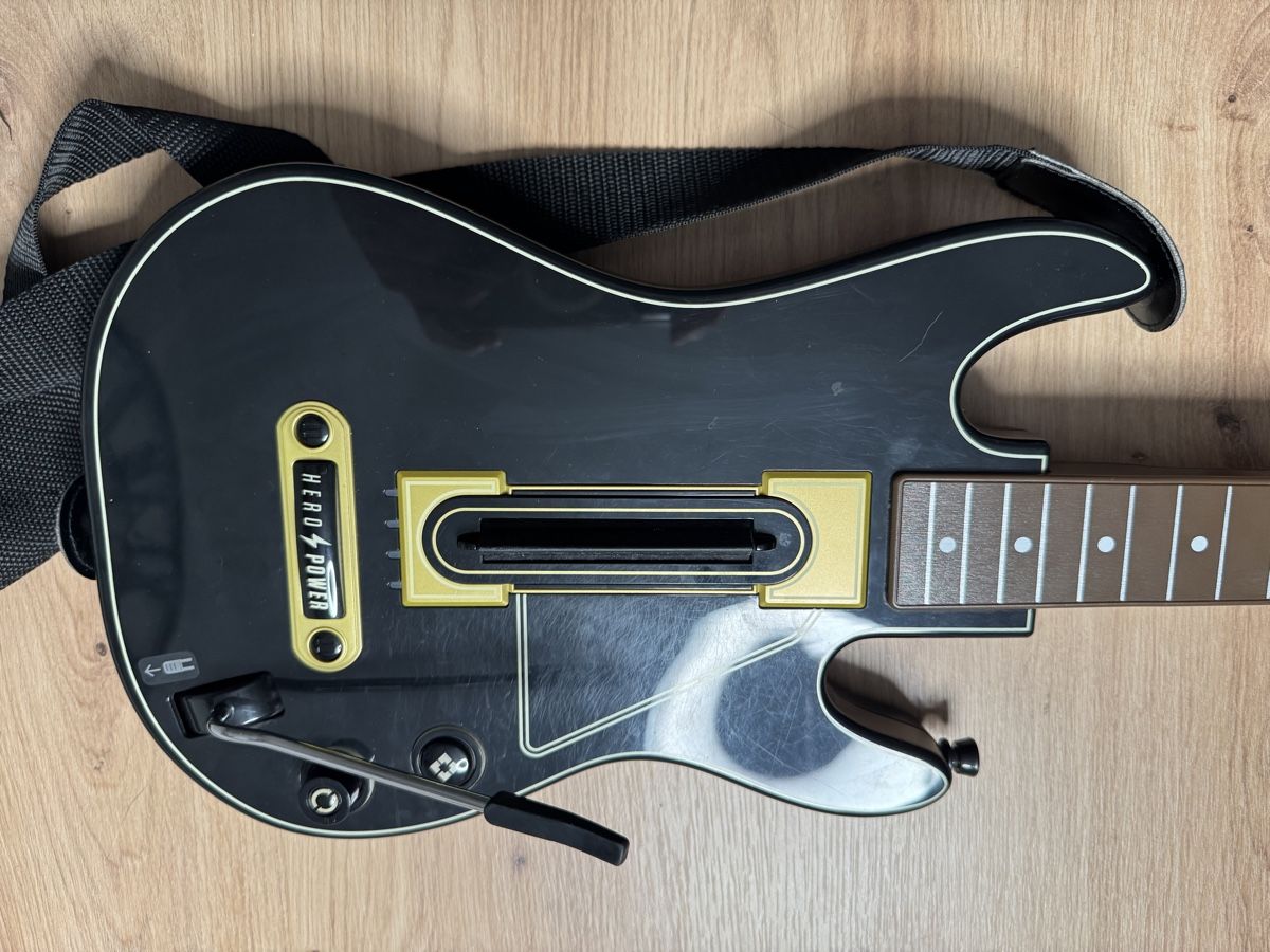 Controller: Guitar Hero Wireless Controller schwarz gebrauchter Zustand – Difettoso da Biberist venduto da etesummer 2