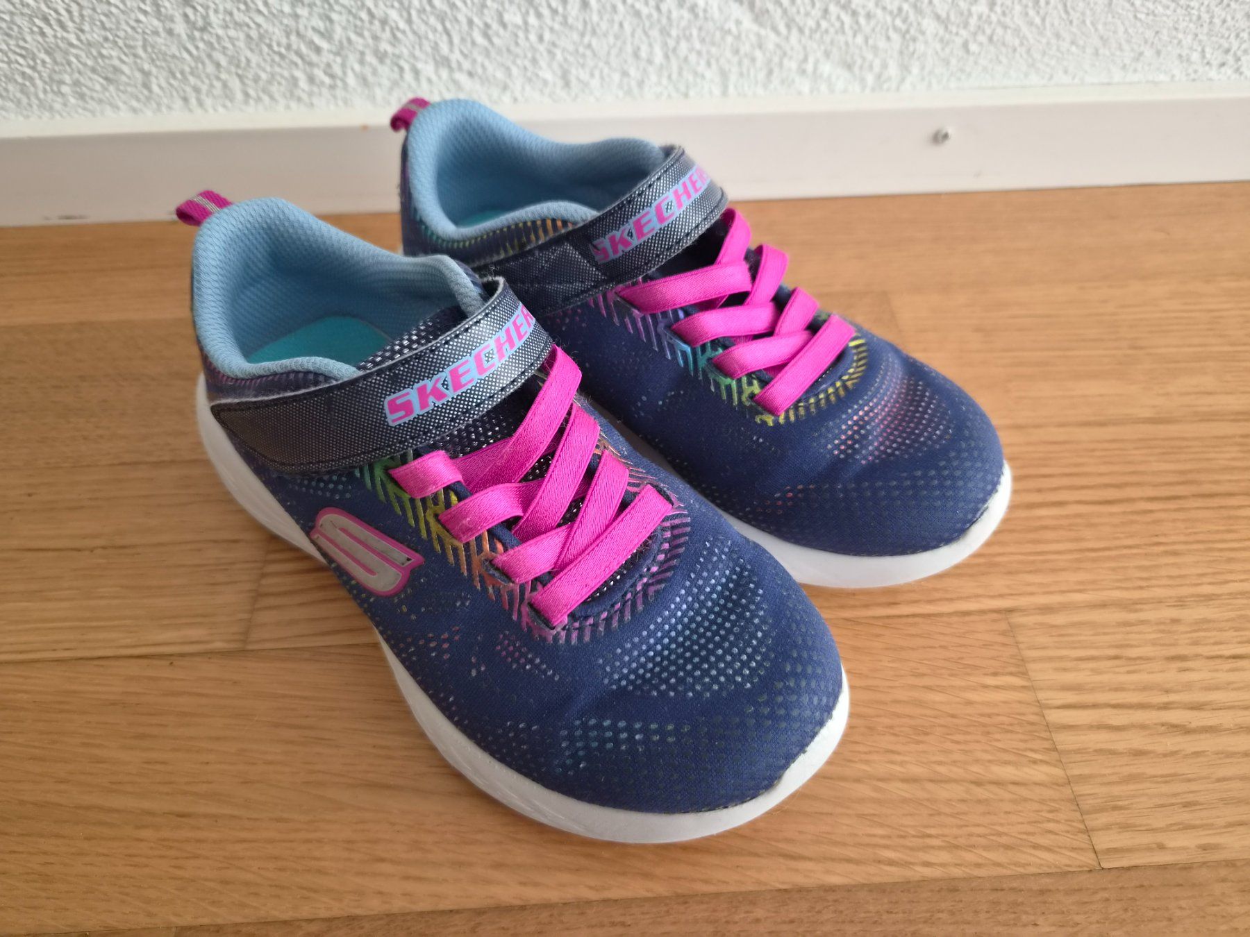 Skechers Schuhe für Mädchen: Skechers Gr 30 – Gebraucht aus Zumikon von daryona