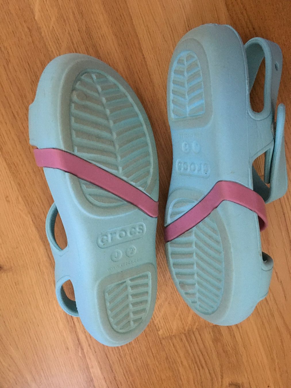 Crocs Chaussures filles: Crocs Blau Sandals J2 / 33-34 – D'occasion à Baar par NataMira 1