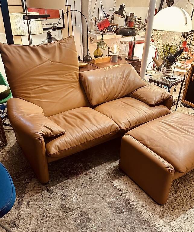 Cassina Divani: Cassina Maralunga cuir et pouf – Usato da Carouge GE venduto da polymagoo 2