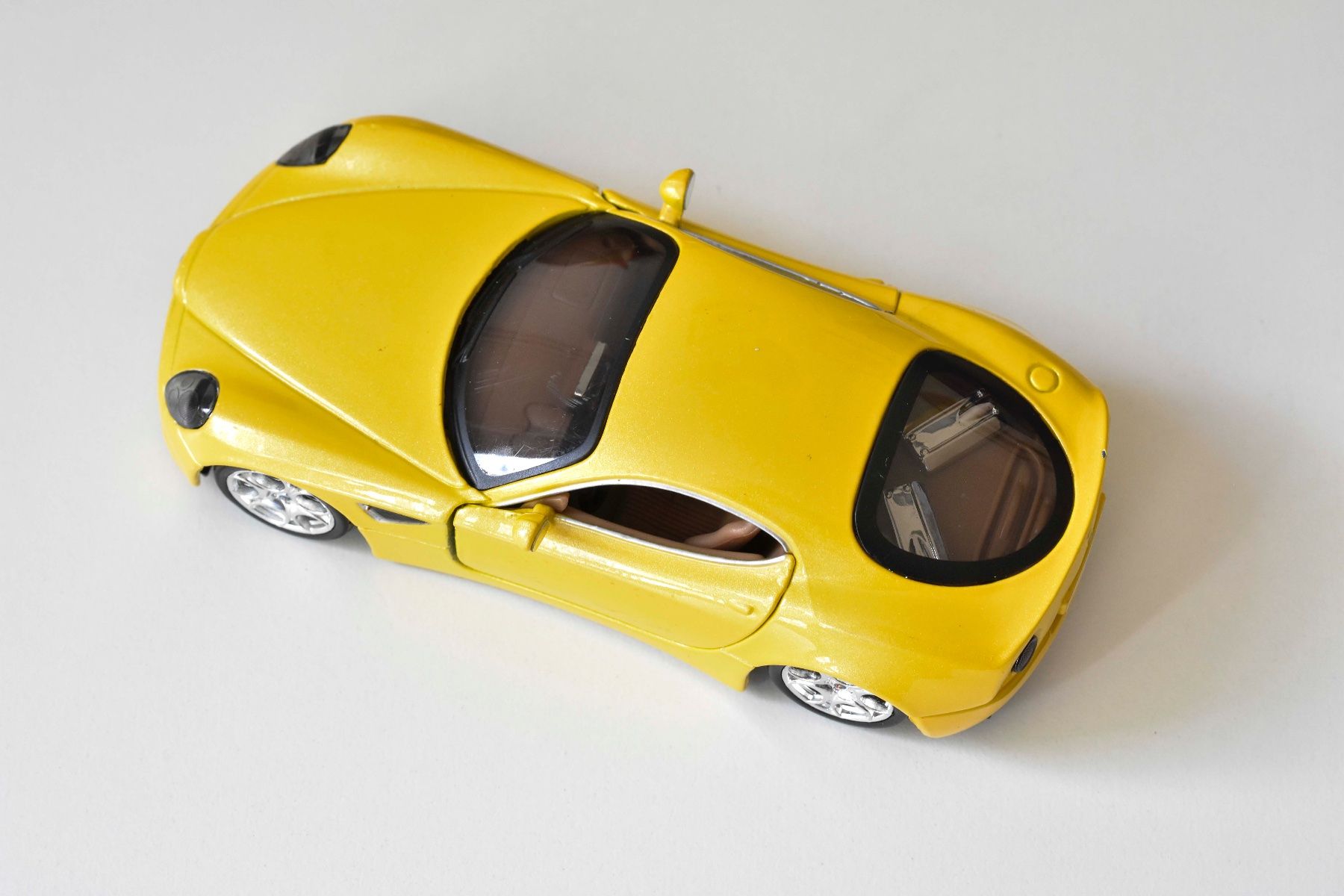 Alfa Romeo Modellini d'auto: Alfa 8c Competizione Modellauto – Usato da Schwerzenbach venduto da floridan 8