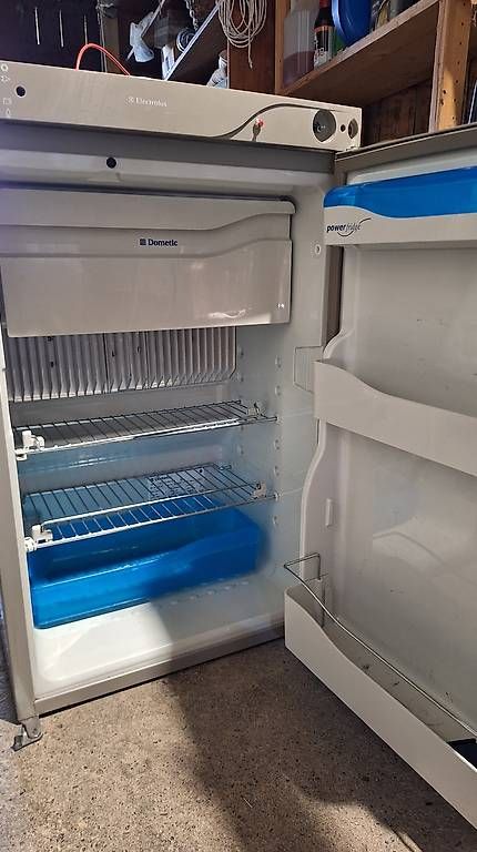 Réfrigérateurs: Absorber Kühlschrank – D'occasion à Ottikon b.Kemptth. par lefok