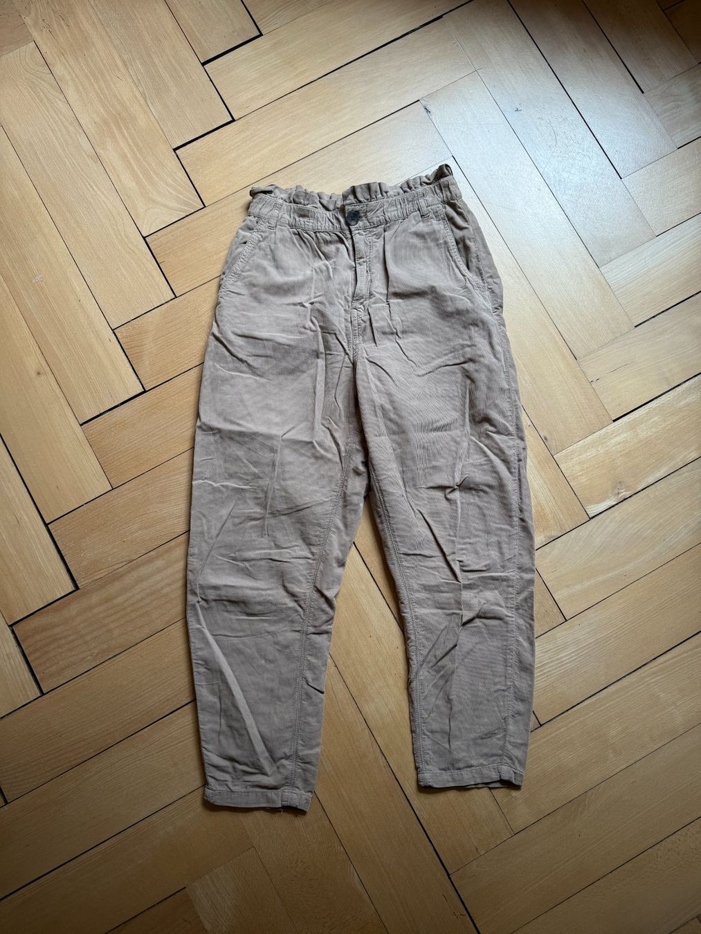 Zara Pantaloni: ZARA - Feincord Paperbag Hose hellbraun 38 – Usato da Zürich venduto da Diazaio