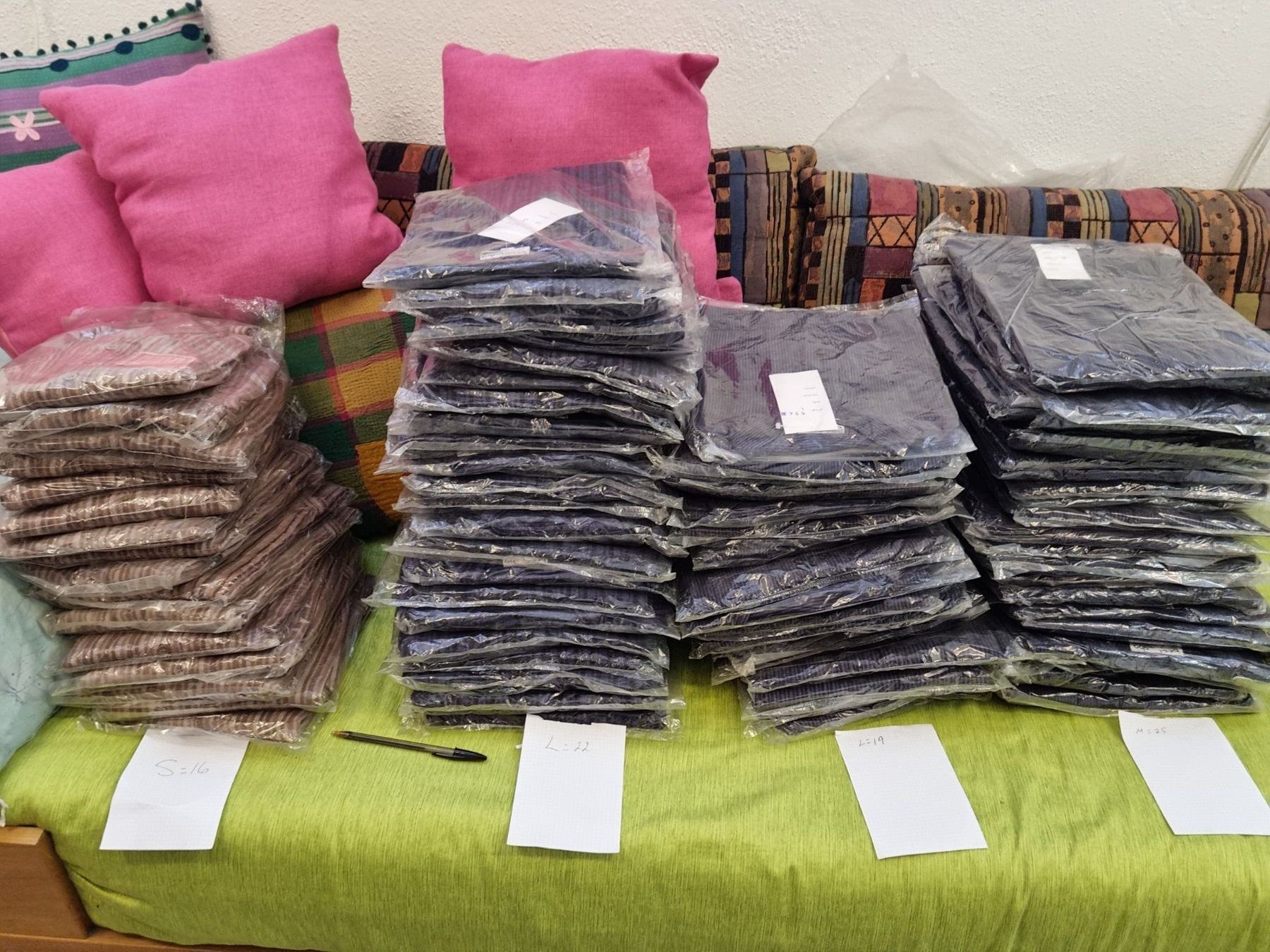 Camicie: Hemden 104 Stk. – Nuovo e nell'imballaggio originale da Dürnten venduto da Acalpulcu3 3