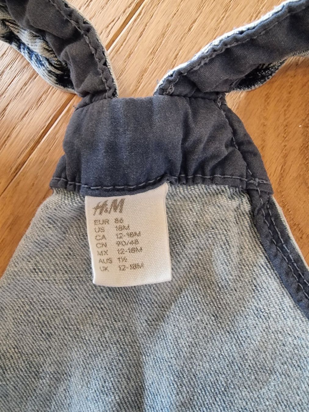 Lotti & Set di vestiti: H&M Latzrock, 86 – Usato da Buttikon SZ venduto da Limo180 2
