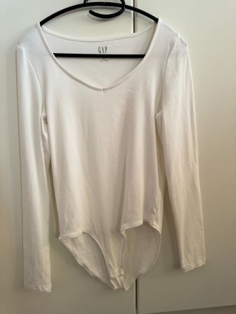 Gap – Langärmliger Body mit V-Ausschnitt