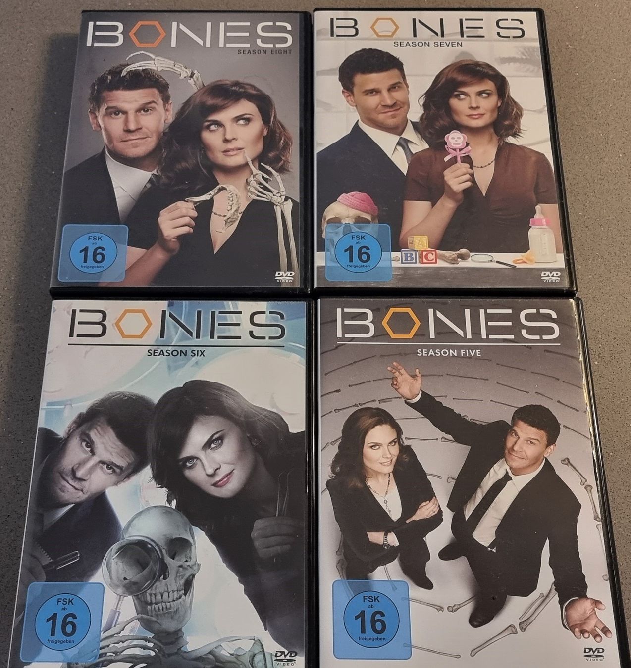 Tutti i DVDs: BONES TV SERIE - STAFFEL 1-8 – Usato da Niedergösgen venduto da rex_5013 2