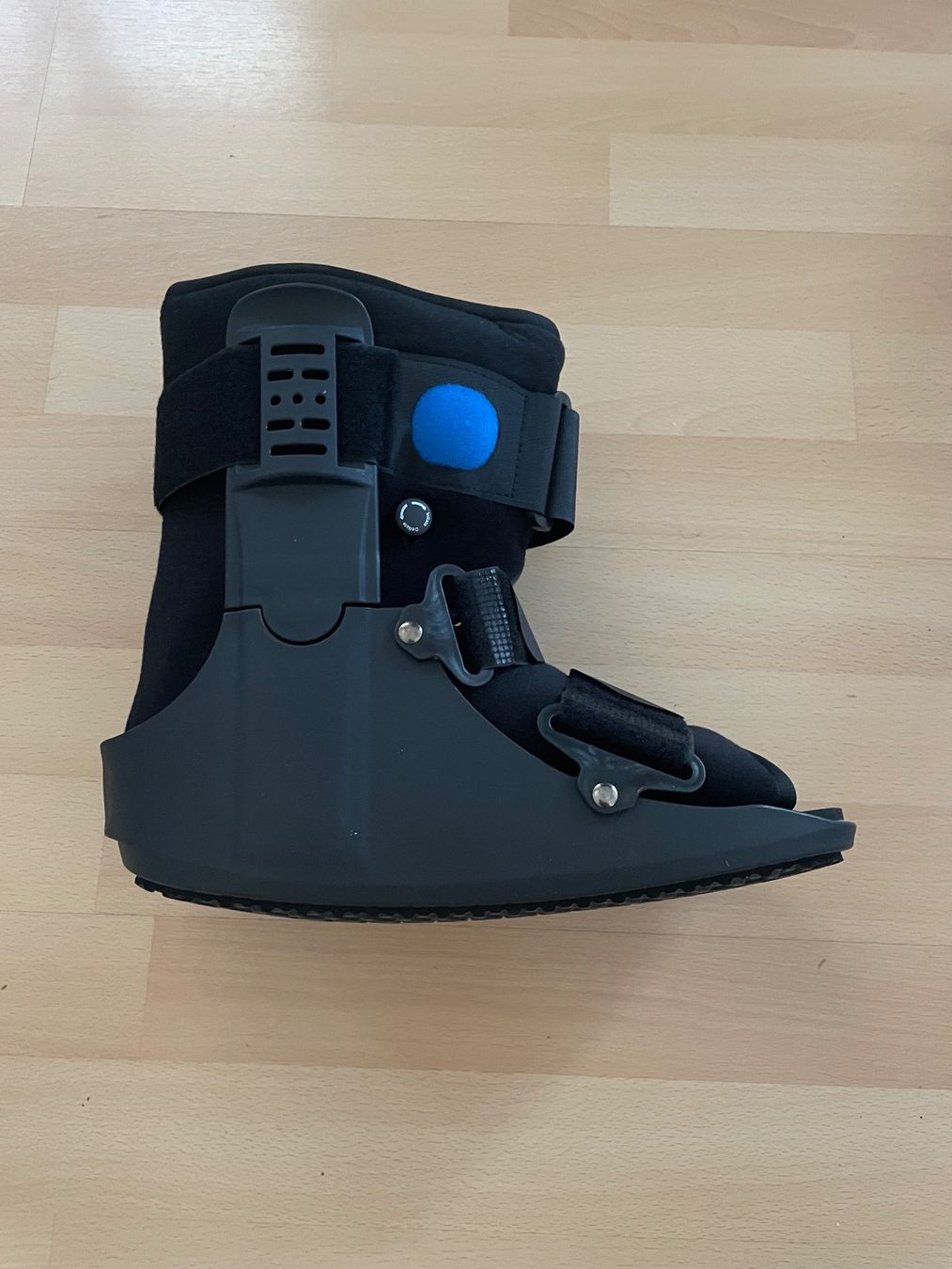 Attrezzature mediche: Orthopädischer Gehschuh/Walker Gr. M – Nuovo (secondo la descrizione) da Wila venduto da Lokelo 1